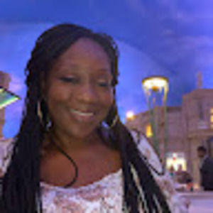 Meet your Posher, Adrienne